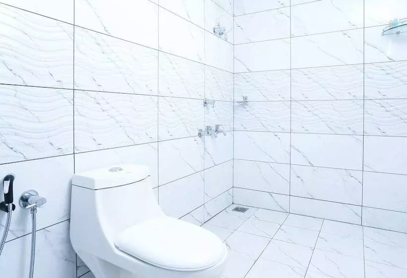 ホテル Treebo Trip Cmks Habitat Center