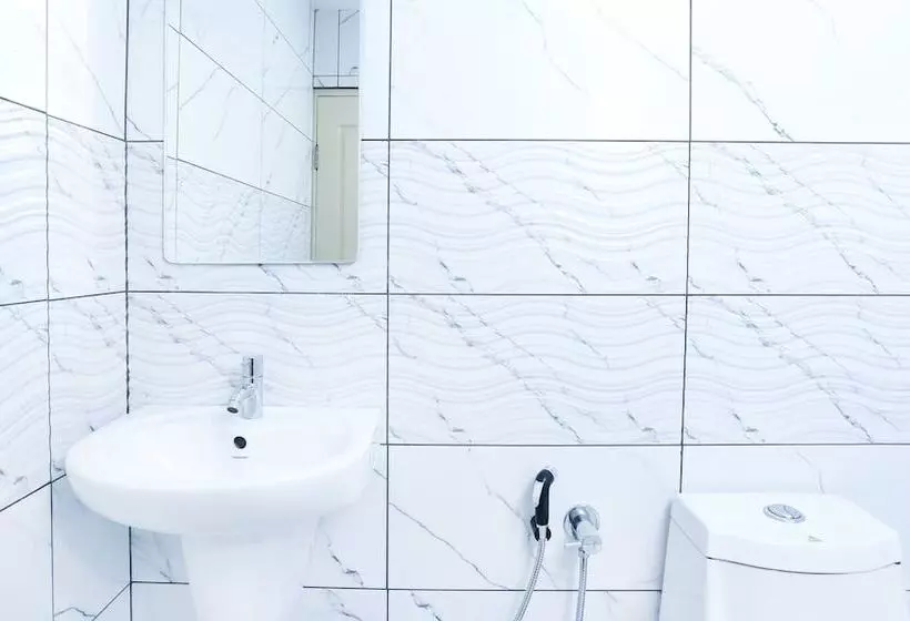 ホテル Treebo Trip Cmks Habitat Center