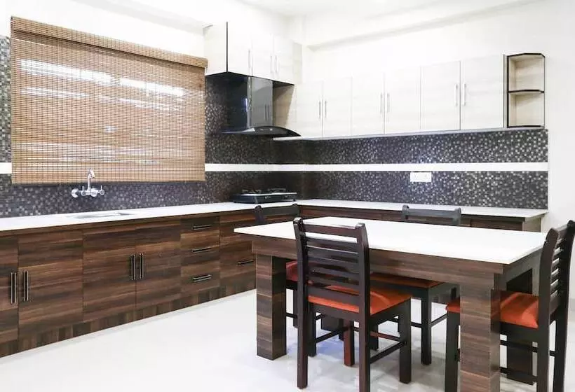 ホテル Treebo Trip Cmks Habitat Center