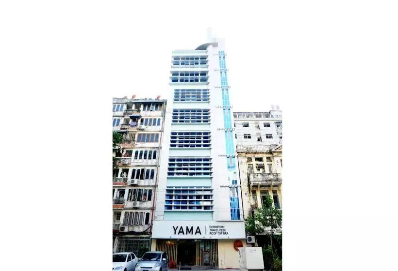 Retkeilymaja Yama Hotel & Rooftop Bar