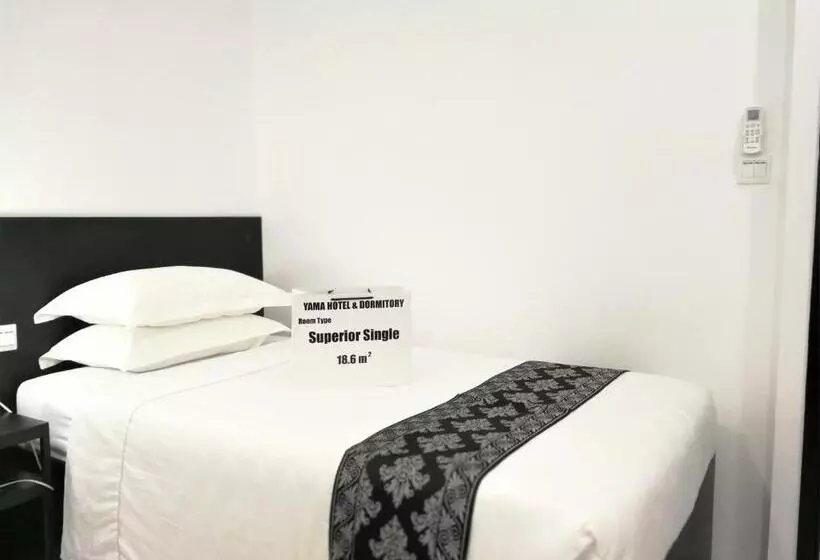 Retkeilymaja Yama Hotel & Rooftop Bar