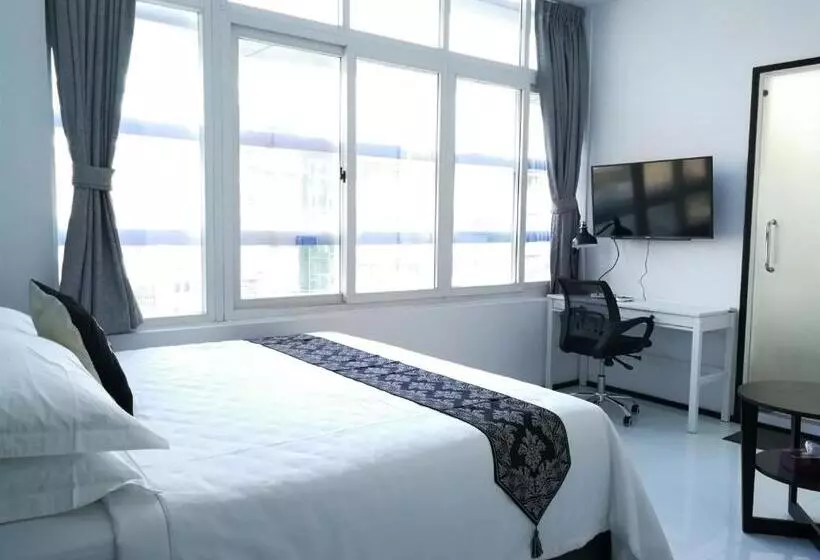 Retkeilymaja Yama Hotel & Rooftop Bar