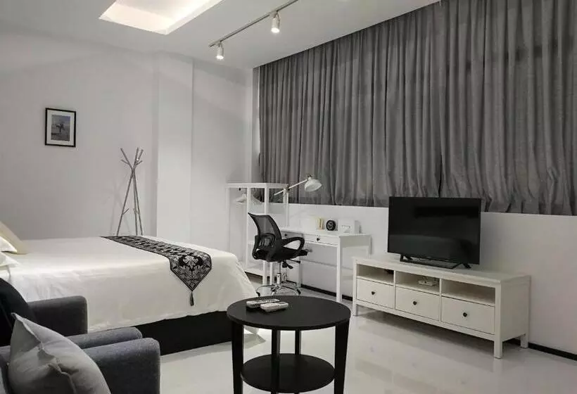 Retkeilymaja Yama Hotel & Rooftop Bar