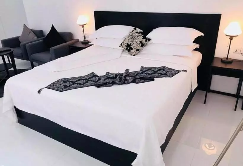 Retkeilymaja Yama Hotel & Rooftop Bar