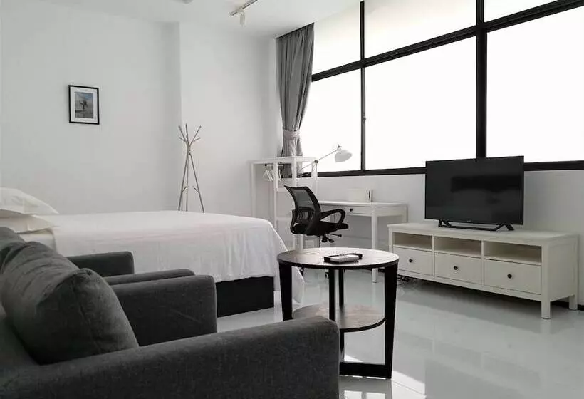 Retkeilymaja Yama Hotel & Rooftop Bar