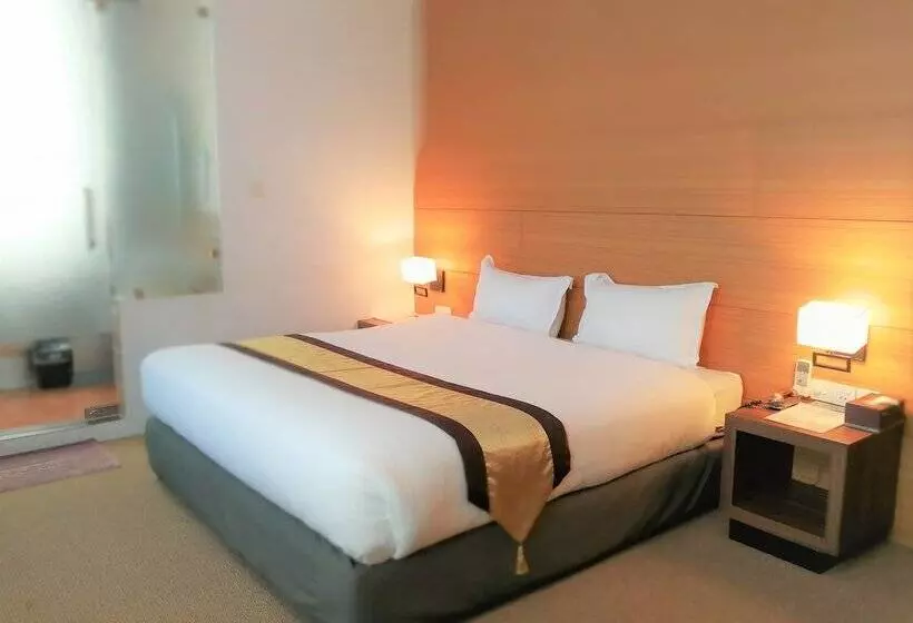 Retkeilymaja Yama Hotel & Rooftop Bar