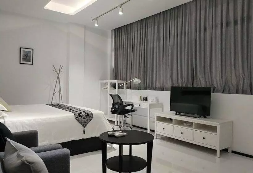 Retkeilymaja Yama Hotel & Rooftop Bar