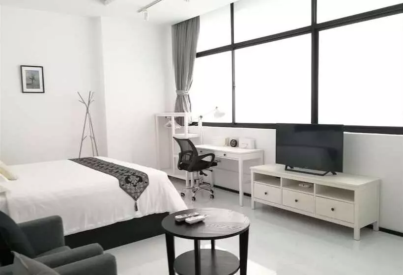 Retkeilymaja Yama Hotel & Rooftop Bar