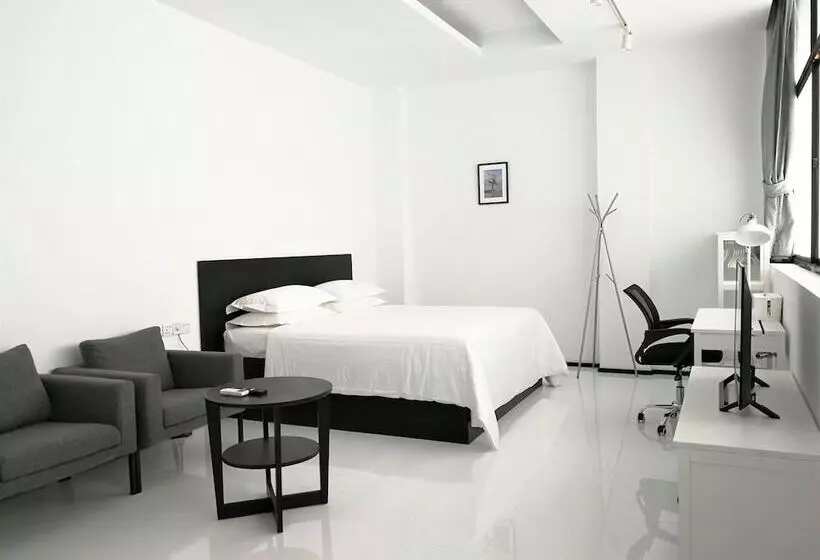 Retkeilymaja Yama Hotel & Rooftop Bar