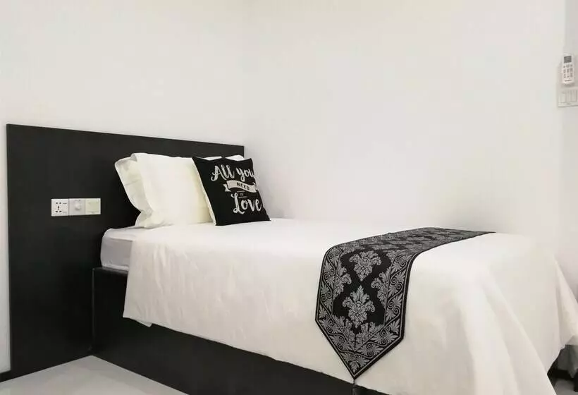 Retkeilymaja Yama Hotel & Rooftop Bar