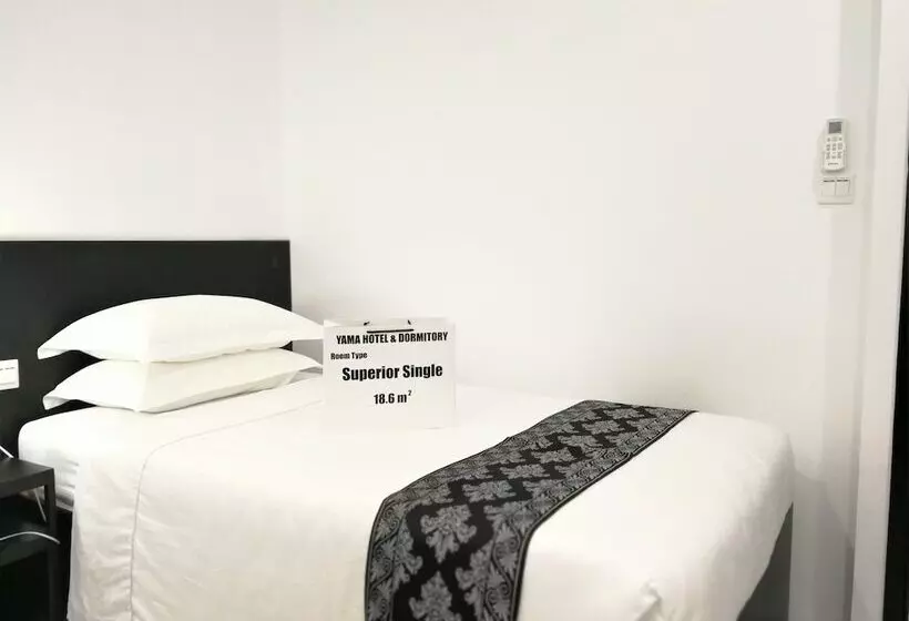 Retkeilymaja Yama Hotel & Rooftop Bar