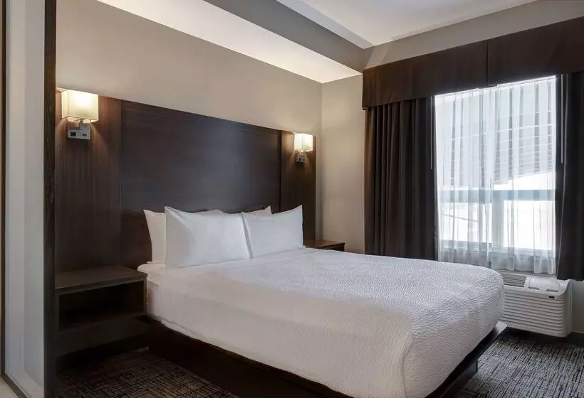ホテル Days Inn & Suites By Wyndham Warman