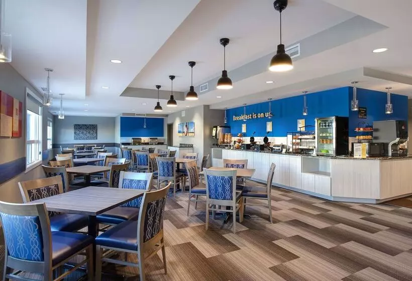 ホテル Days Inn & Suites By Wyndham Warman