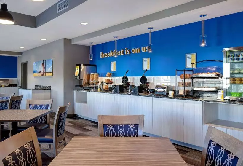 ホテル Days Inn & Suites By Wyndham Warman