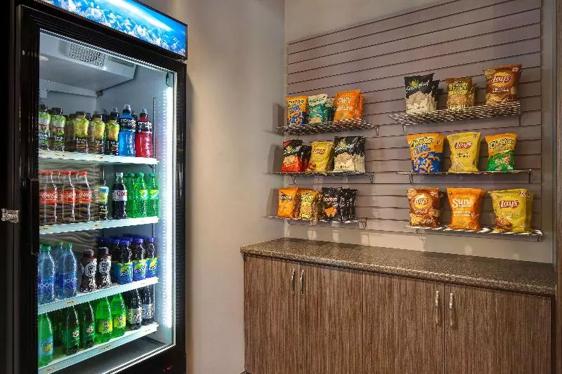 ホテル Days Inn & Suites By Wyndham Warman