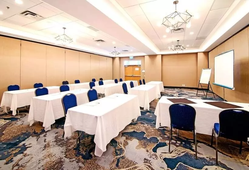 Holiday Inn Hotel & Suites   Calgary Airport North, An Ihg