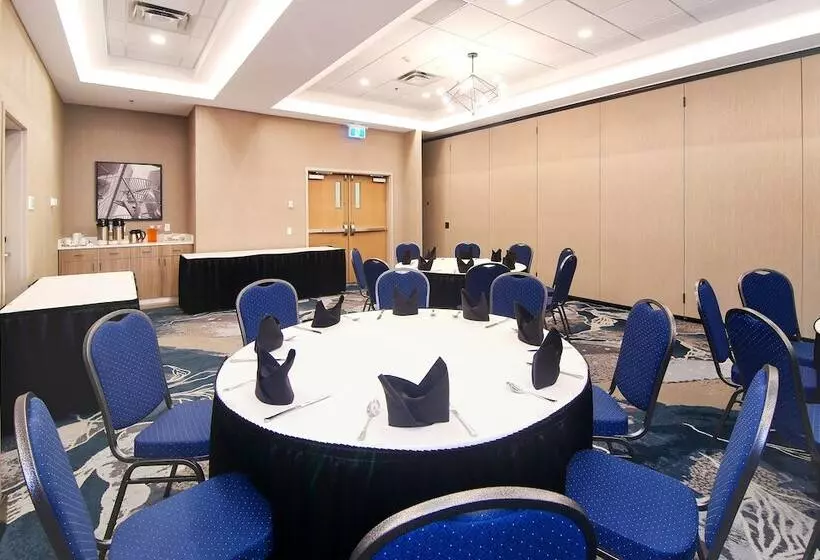 Holiday Inn Hotel & Suites   Calgary Airport North, An Ihg