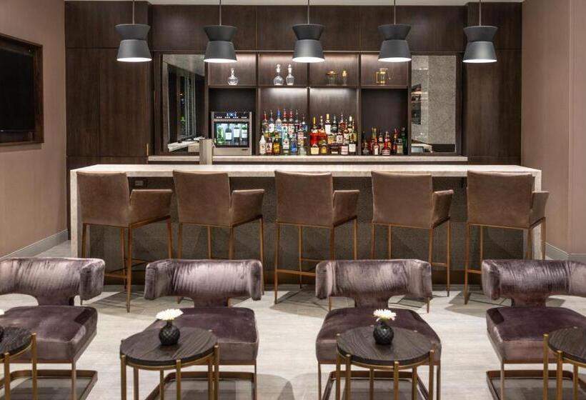 هتل Holiday Inn Boston Logan Airport Chelsea, An Ihg