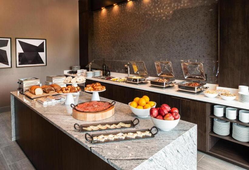 هتل Holiday Inn Boston Logan Airport Chelsea, An Ihg