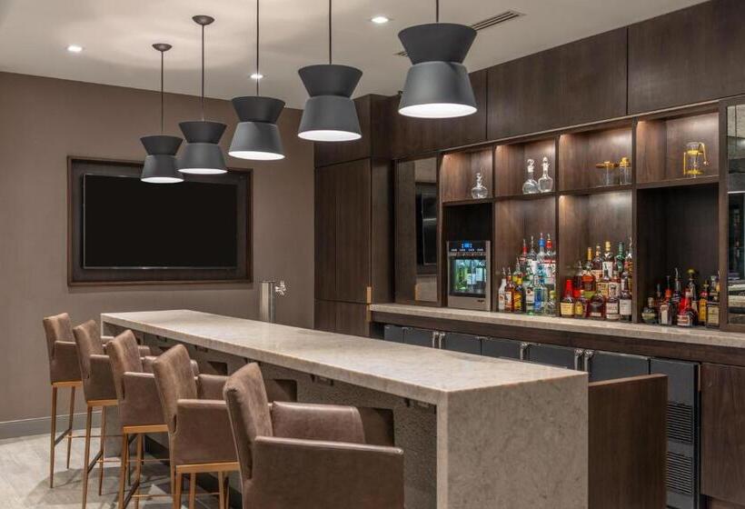 هتل Holiday Inn Boston Logan Airport Chelsea, An Ihg