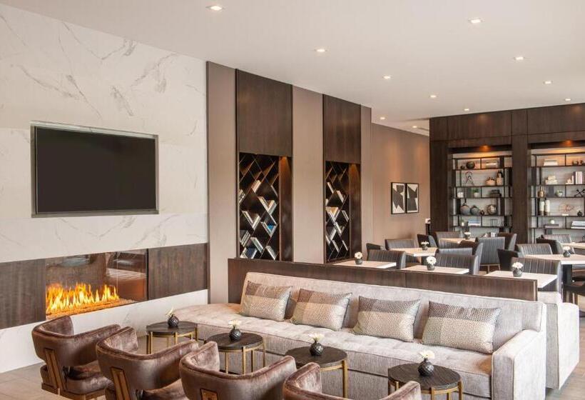 هتل Holiday Inn Boston Logan Airport Chelsea, An Ihg