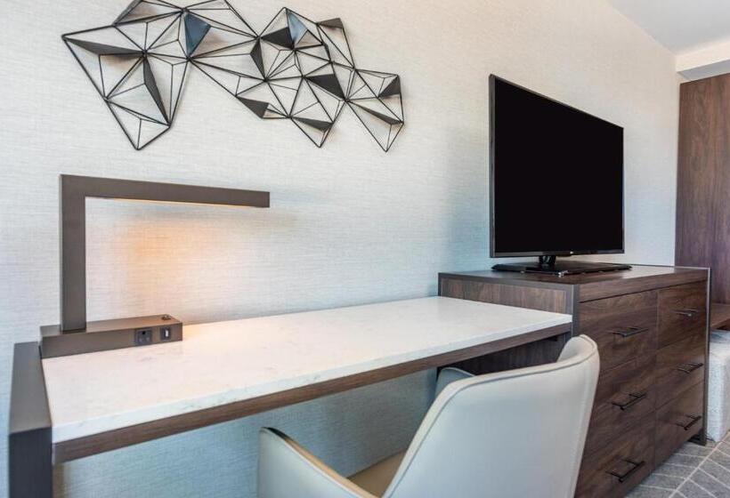 هتل Holiday Inn Boston Logan Airport Chelsea, An Ihg