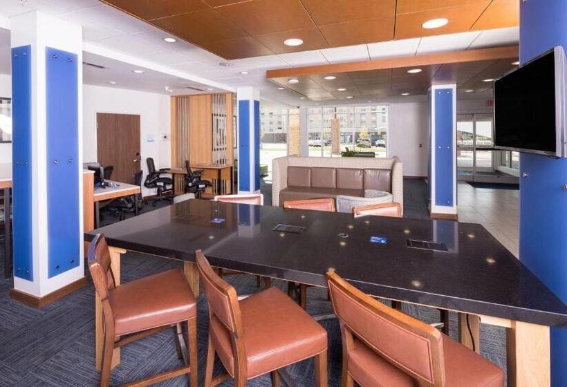 فندق Holiday Inn Express & Suites Kalamazoo West, An Ihg