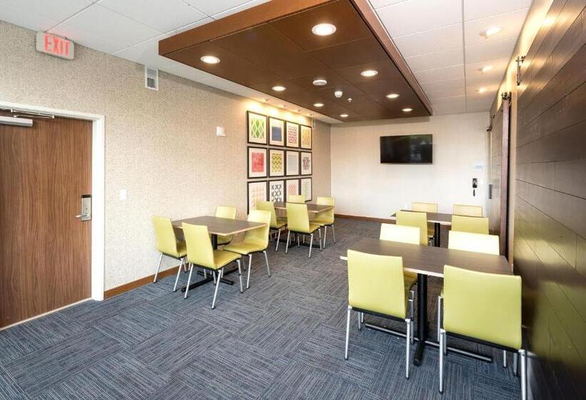 فندق Holiday Inn Express & Suites Kalamazoo West, An Ihg