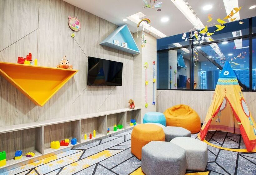 בית מלון כפרי Ibis Styles Medan Pattimura