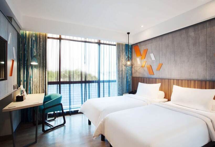 בית מלון כפרי Ibis Styles Medan Pattimura