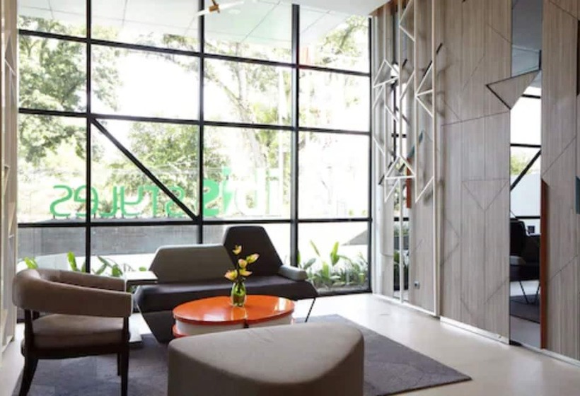 בית מלון כפרי Ibis Styles Medan Pattimura