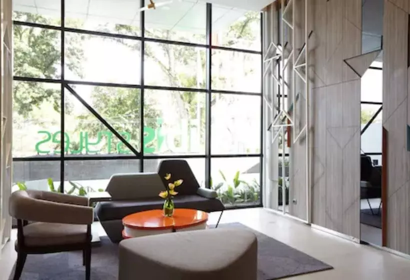 هتل Ibis Styles Medan Pattimura