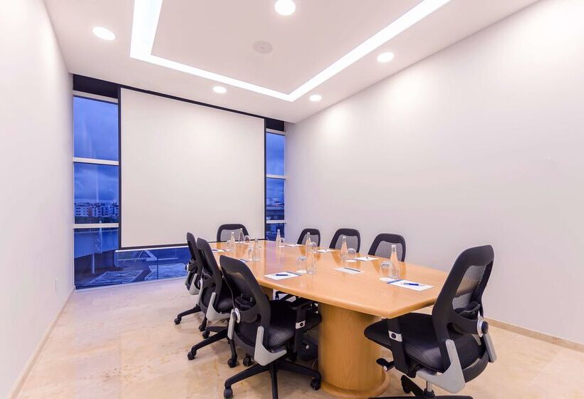 فندق NH Puebla Finsa