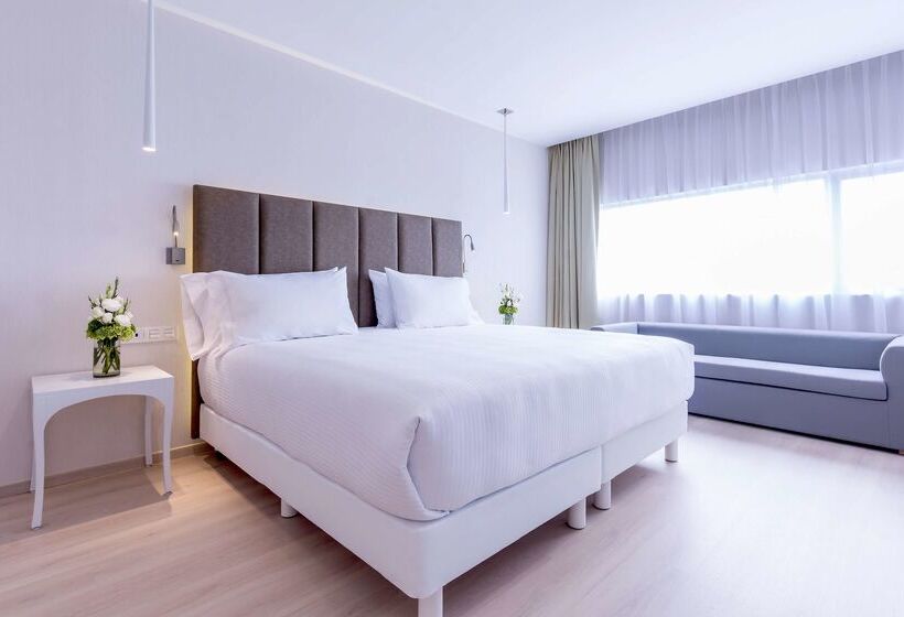 فندق NH Puebla Finsa