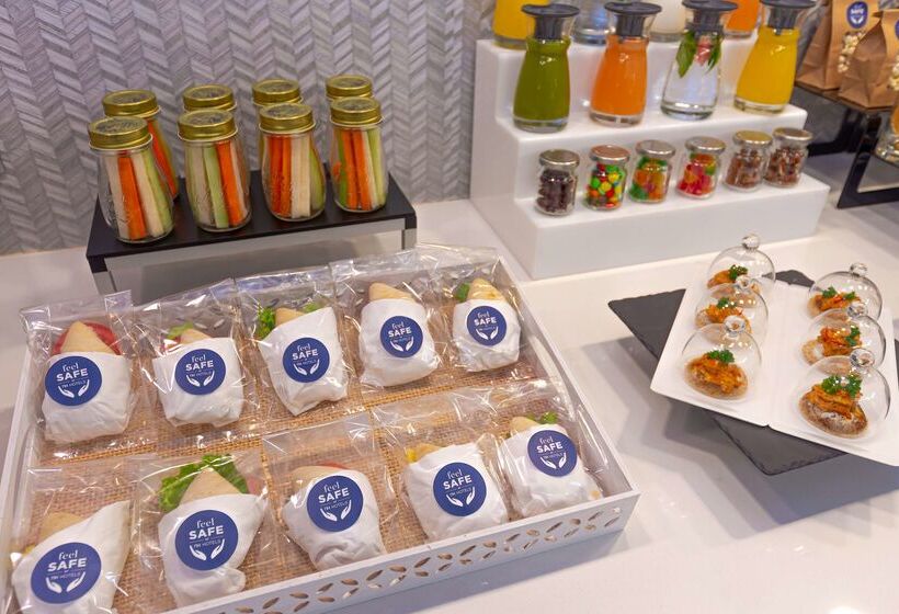 فندق NH Puebla Finsa