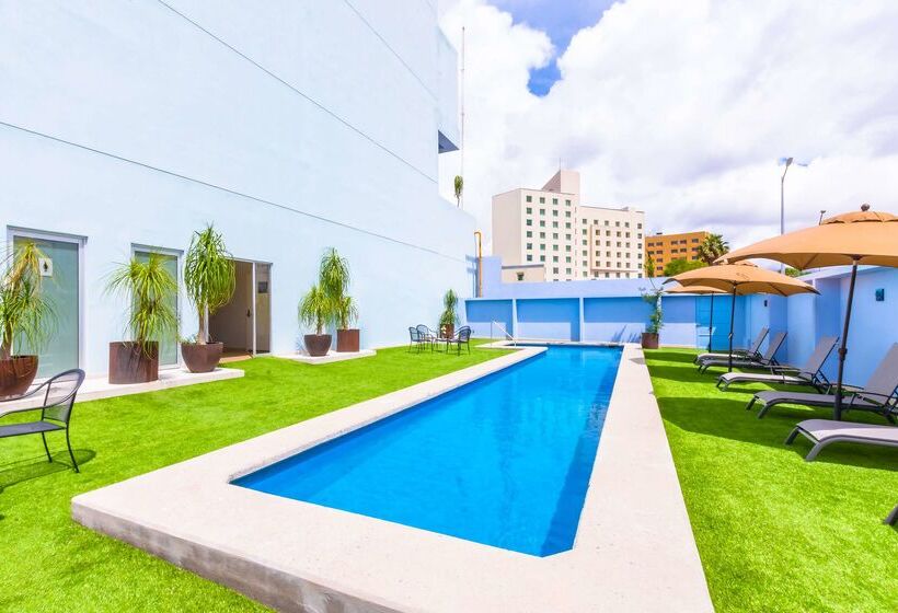 فندق NH Puebla Finsa