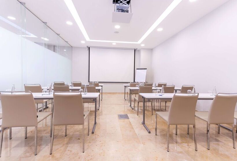 فندق NH Puebla Finsa