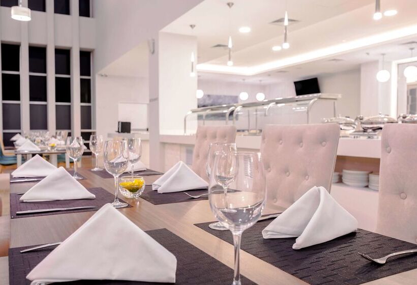 فندق NH Puebla Finsa