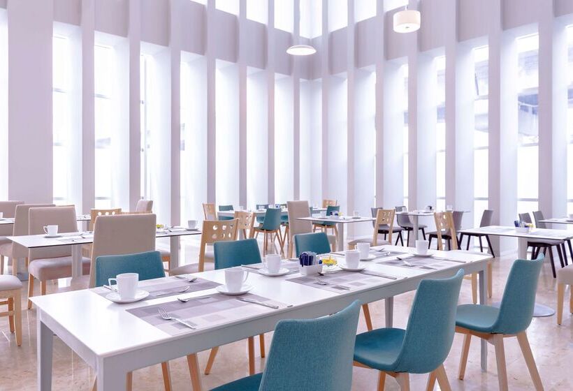 فندق NH Puebla Finsa