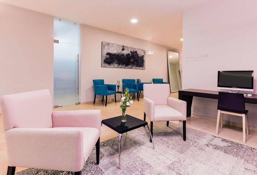 فندق NH Puebla Finsa