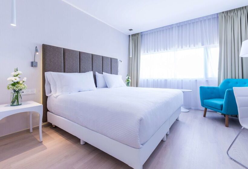 فندق NH Puebla Finsa