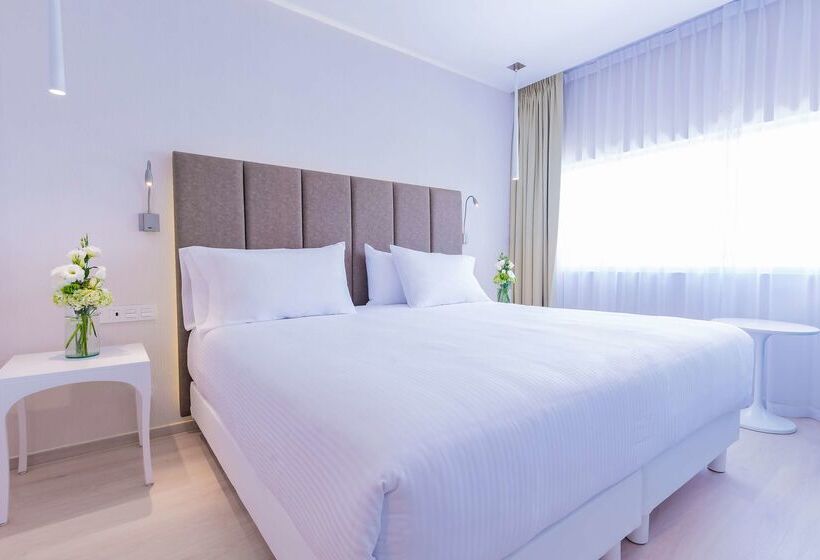 فندق NH Puebla Finsa