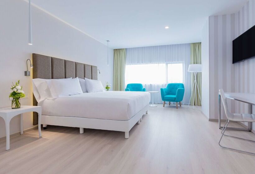 فندق NH Puebla Finsa