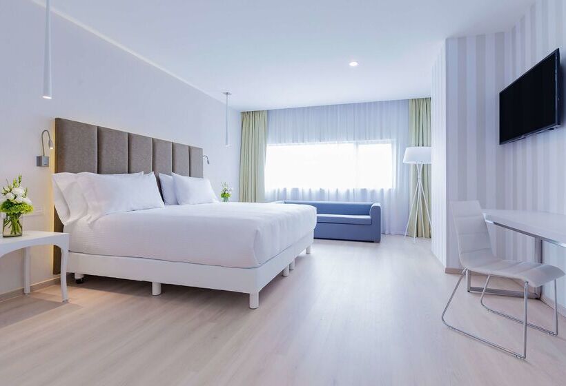 فندق NH Puebla Finsa