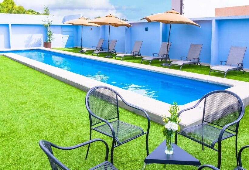 فندق NH Puebla Finsa