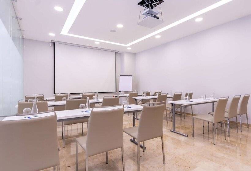 فندق NH Puebla Finsa