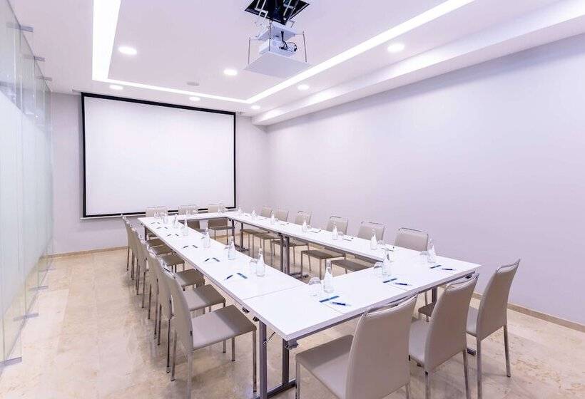 فندق NH Puebla Finsa