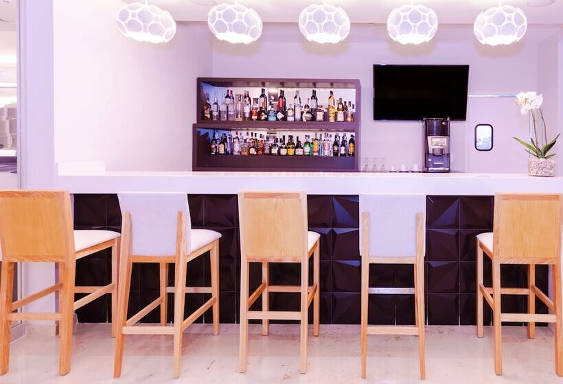 فندق NH Puebla Finsa