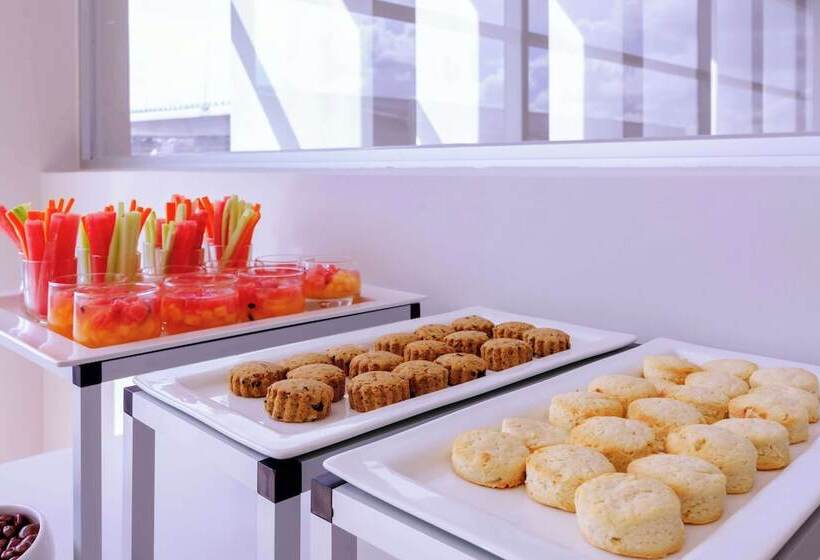 فندق NH Puebla Finsa