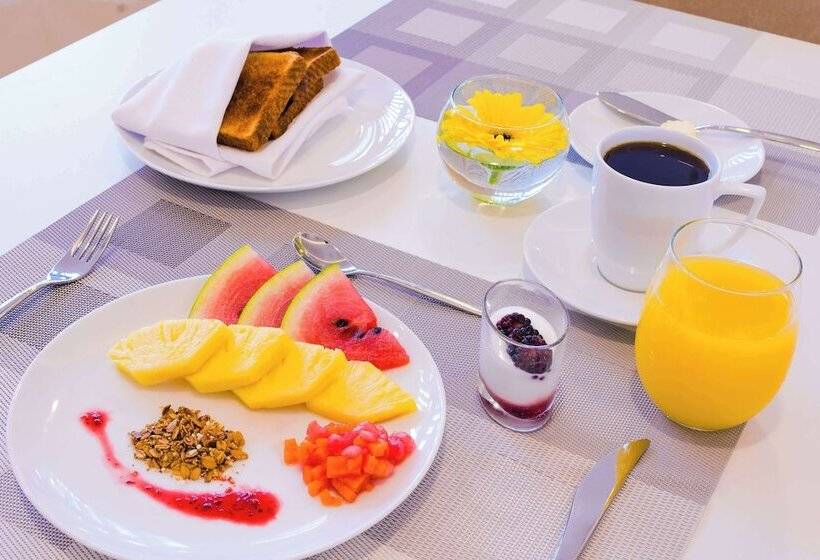 فندق NH Puebla Finsa